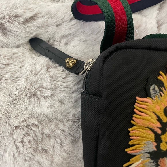 Gucci Tiger Messenger Bag Embroidered Techno Canvas Small Black - Picture 4 of 8